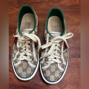 Gucci tennis shoes size 37 (7) Women’s